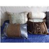 Image 2 : decorative pillows