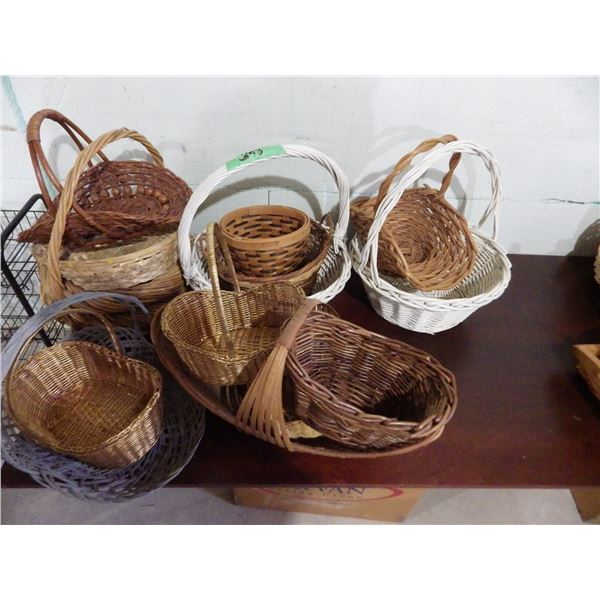 lot of decorative Wicker baskets
