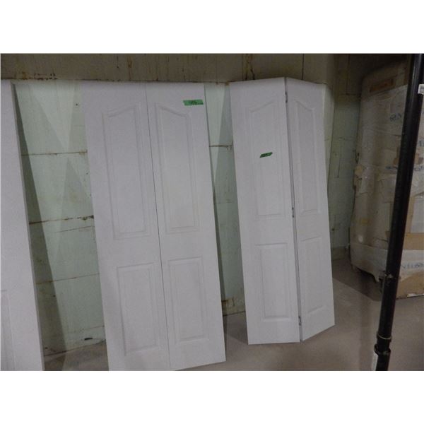 set of 2 interior closet doors