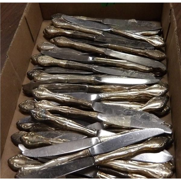 FLAT C/W SILVER PLATED KNIVES