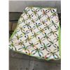 Image 2 : Handmade Double Wedding Ring Quilt with Multicoloured Patchwork and Green Border