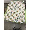Image 3 : Handmade Double Wedding Ring Quilt with Multicoloured Patchwork and Green Border