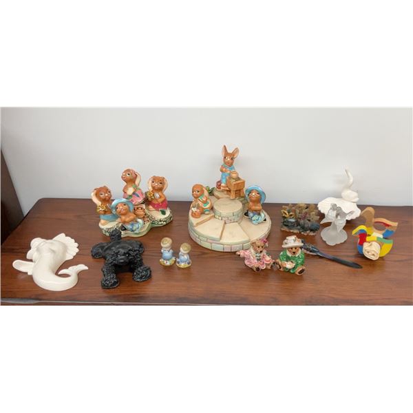 Pendelfin Bunny Village - Crocker, Rosa, 2 Whopper, 2 Blossom, 1 Schoolchild, 1 Stand, 12 Accents