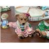 Image 7 : Pendelfin Bunny Village - Crocker, Rosa, 2 Whopper, 2 Blossom, 1 Schoolchild, 1 Stand, 12 Accents