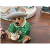 Image 8 : Pendelfin Bunny Village - Crocker, Rosa, 2 Whopper, 2 Blossom, 1 Schoolchild, 1 Stand, 12 Accents