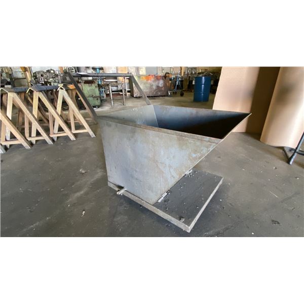 METAL MOBILE SCRAP DUMP BIN
