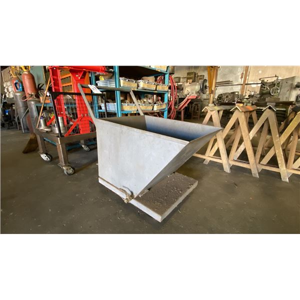 METAL MOBILE SCRAP DUMP BIN