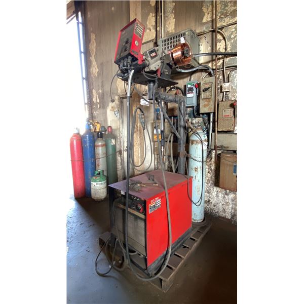 LINCOLN ELECTRIC WELDING SYSTEM - INCLUDES CV-400 WELDER, DOUBLE HEADER DH-10 WIRE FEEDER AND