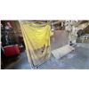 Image 3 : 2 WELDING SCREENS - (1) YELLOW PLASTIC AND (1) METAL