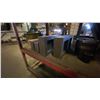 Image 3 : 2 SHELVES OF MACHINIST STEEL PARTS AND ACCESSORIES AND STEEL WORK TABLE -