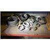 Image 5 : 2 SHELVES OF MACHINIST STEEL PARTS AND ACCESSORIES AND STEEL WORK TABLE -