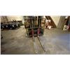 Image 10 : HYSTER H90XMS YELLOW 8500LBS CAPACITY 2 STAGE MAST SOLID RUBBER TIRES SIT DOWN COUNTERBALANCE