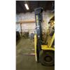 Image 11 : HYSTER H90XMS YELLOW 8500LBS CAPACITY 2 STAGE MAST SOLID RUBBER TIRES SIT DOWN COUNTERBALANCE