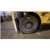 Image 16 : HYSTER H90XMS YELLOW 8500LBS CAPACITY 2 STAGE MAST SOLID RUBBER TIRES SIT DOWN COUNTERBALANCE