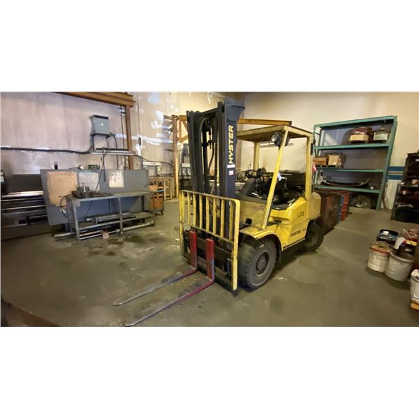 HYSTER H90XMS YELLOW 8500LBS CAPACITY 2 STAGE MAST SOLID RUBBER TIRES SIT DOWN COUNTERBALANCE
