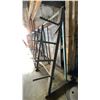 Image 5 : METAL A-FRAME MATERIAL STORAGE RACK AND (1) SECTION OF ALUMINIUM STEP LADDER