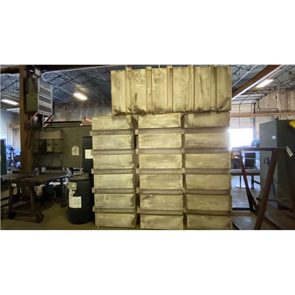 (4) LARGE WHITE PLASTIC LIQUID STORAGE CONTAINERS ( 6 3/4FT X 2 3/4FT X 4FT ) AND