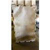 Image 8 : (4) LARGE WHITE PLASTIC LIQUID STORAGE CONTAINERS ( 6 3/4FT X 2 3/4FT X 4FT ) AND