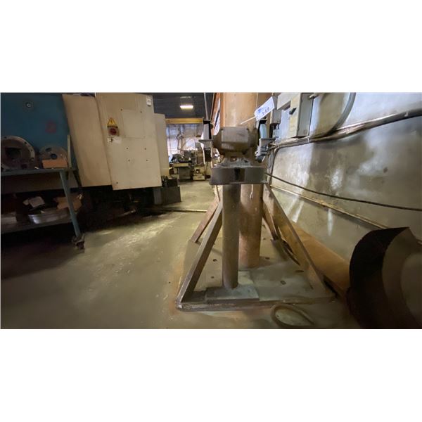 INDUSTRIAL PEDESTAL GRINDER