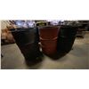 Image 4 : GROUP OF 11 METAL BARRELS