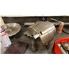 Image 16 : MODERN 9" HOLLOW SPINDLE LATHE. MODEL 33 SERIES. 3 PHASE. 15HP. 16'4" OVERALL LENGTH.