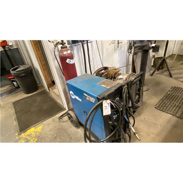 MILLER. MILLERMATIC 252 MIG WELDER. INC WELDING HELMET & EXTRA ROLL OF WIRE. TANK NOT INCLUDED.