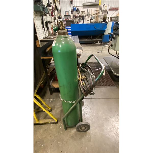 ACETYLENE OXYGEN TORCH SET. CUTTING TORCH, BRAISING TIPS, CART. TANKS NOT INCLUDED