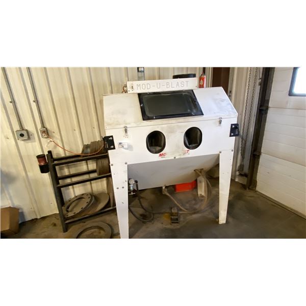 MOD-U-BLAST SAND BLASTER. FOOT CONTROL AND INTERNAL LIGHTING