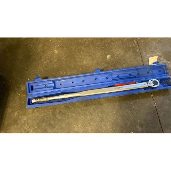 WESTWARD 3/4" DRIVE TORQUE WRENCH. HEAVY DUTY. 42" LONG. IN A CASE. GOES TO 600 FT LBS