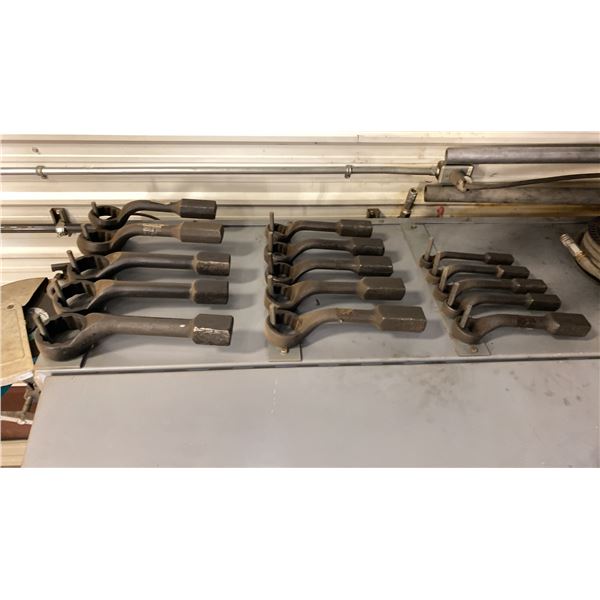 SET OF HAMMER WRENCHES. 1 1/8"-3 1/8"