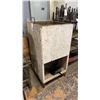 Image 1 : FLOOR SPILL SCREEN AND DISPENSER BIN. 24" X 24" X 48" ON WHEELS