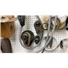Image 7 : PEG BOARD WALL WITH ASST OF O-RINGS, PISTON RINGS, ETC