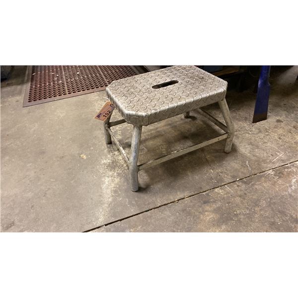 ALUMINUM HEAVY DUTY STEP STOOL