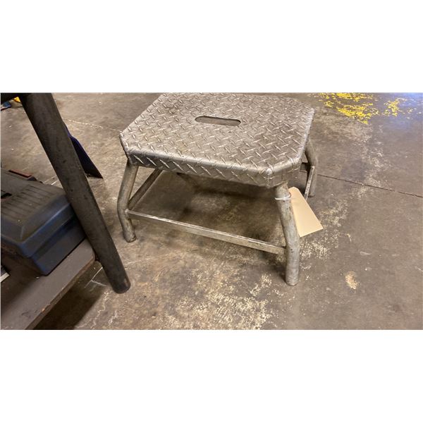 ALUMINUM HEAVY DUTY STEP STOOL