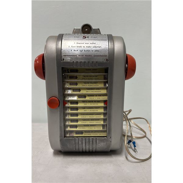 VINTAGE 1950S AMI 40 COIN OPERATED WALLBOX JUKEBOX SELECTOR WITH KEY
