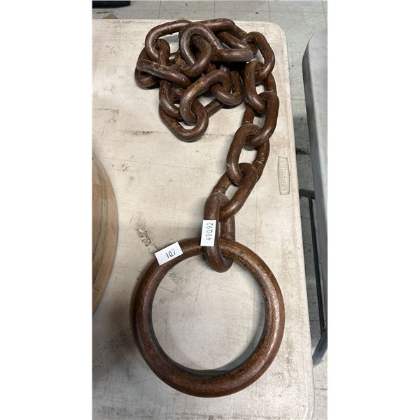 ANTIQUE HAND-FORGED WROUGHT IRON HEAVY DUTY CHAIN: LINKS ARE APPROX 4" LONG & RING IS APPROX 8" DIA.