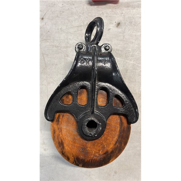 VINTAGE CAST IRON & WOOD BARN PULLEY