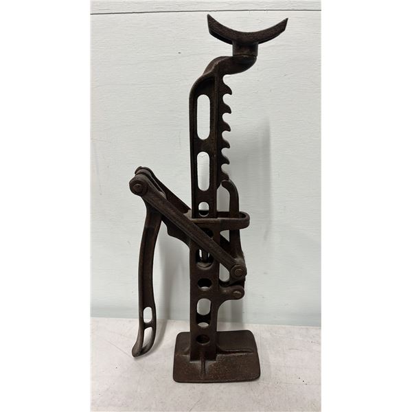 ANTIQUE CAST IRON RATCHETING WAGON, BUGGY OR EARLY AUTOMOTIVE JACK
