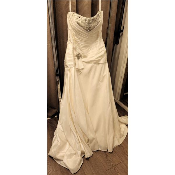 Alfred Angelo Diamond White Strapless Bridal Gown Size 14 with Beaded Bodice