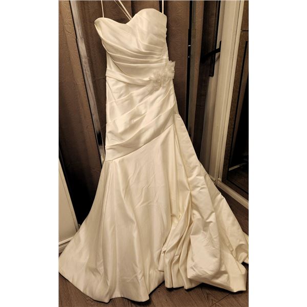 Jasmine Bridal Gown Size 10 with Floral Detail and Button Back