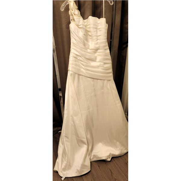 Mori Lee by Madeline Gardner Bridal Gown Size 10 with One-Shoulder Floral Detail