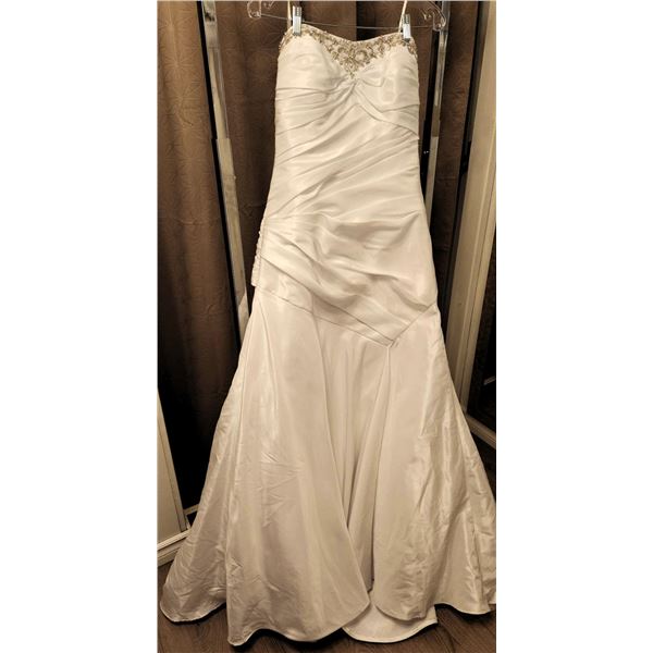 Ella Rosa Bridal Gown Size 14 With Beaded Bodice