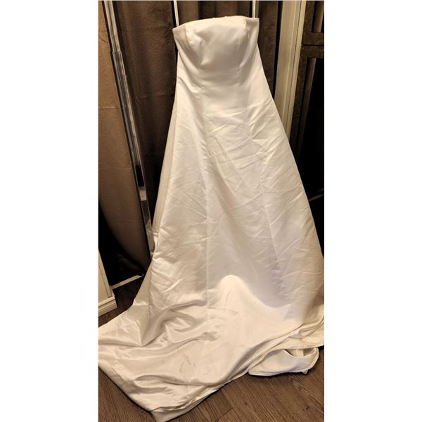 Alfred Angelo Bridal Gown Size 4