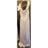 Image 4 : White Sleeveless Dress with Floral Lace and Bead Accents