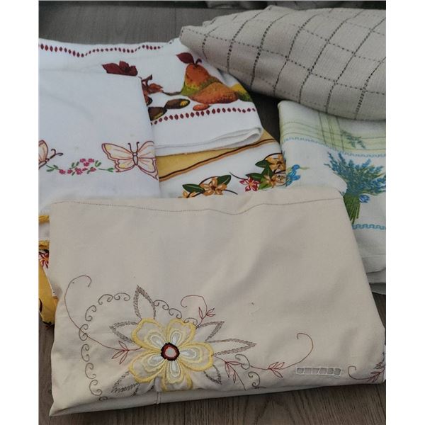 Table Linens and Embroidered Runner, Various Patterns and Colours