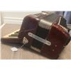 Image 8 : Hohner Piano Accordion Red Pearl Finish 41-Key 120-Bass