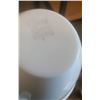 Image 4 : Corelle and Enamel Kitchenware Set
