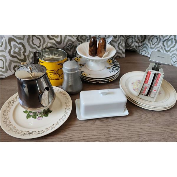 Kitchenware: Plates, sifter, cake plate, scale, teapot