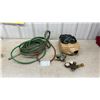 Image 1 : Oxy-Acetylene Torch Kit: Hoses, Torch Handle, 2 Regulators and box of Welding Goggles