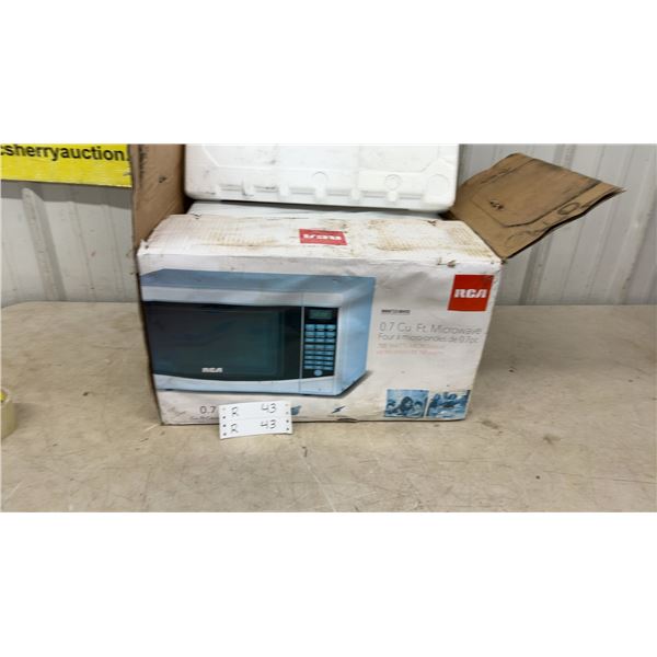 RCA RMW733-White 0.7 Cu Ft 700 Watt Microwave